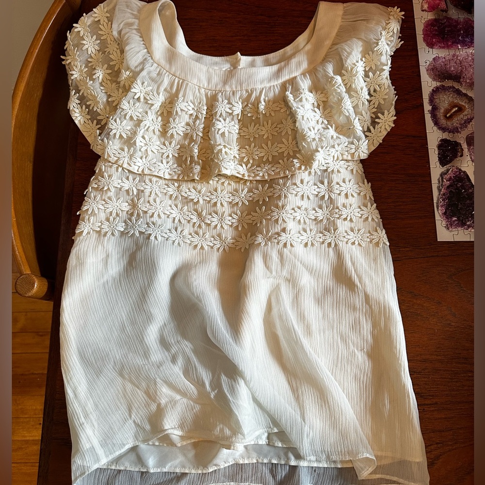 lovely juicy couture daisy lace silk blouse 🤍